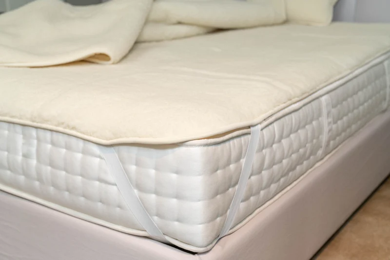 Unterbett mit Spanneckgummis von Flokati
