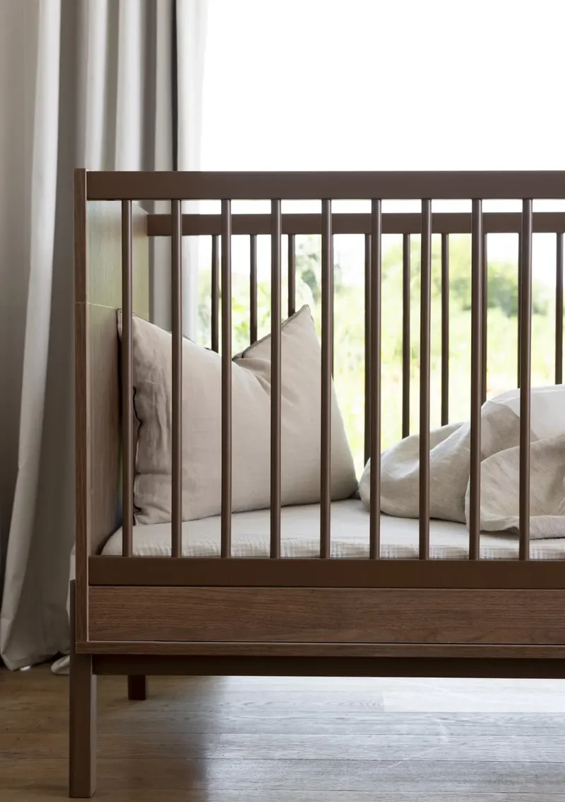 2-in-1 Babybett 'Ashi' Chestnut 140 x 70 cm