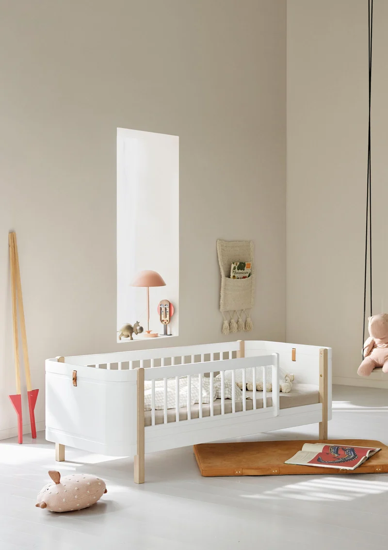 Geschwisterset für 'Wood Mini+' Babybett inkl. Junior-Erweiterung zu zwei Betten Weiß / Eiche