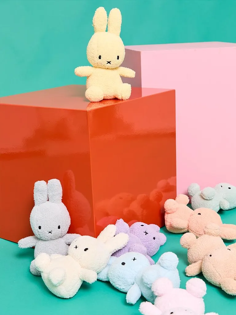 Miffy Frottee-Kuscheltier – 23 cm in Rosa & Gelb