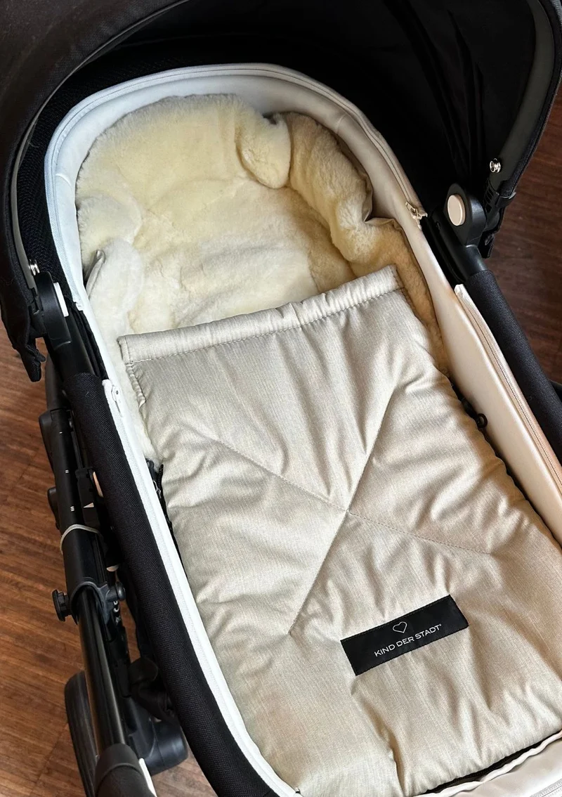 Premium Lammfell-Fußsack für Babywanne & Kinderautositz Limited Edition dune-beige