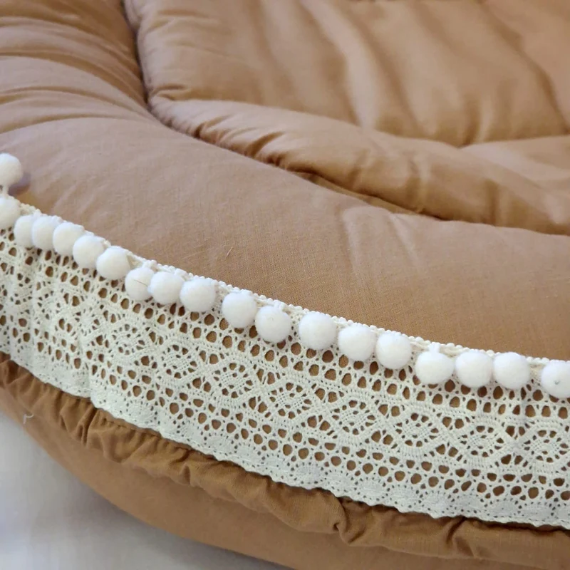 Premium Babynest Boho Natural mit Spitze & Bommelchen | Premium Baumwolle | Karamell