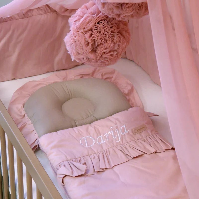 Babyschlafsack mit Rüschen aus Baumwolle | 85 cm | Beige/Pastellrosa