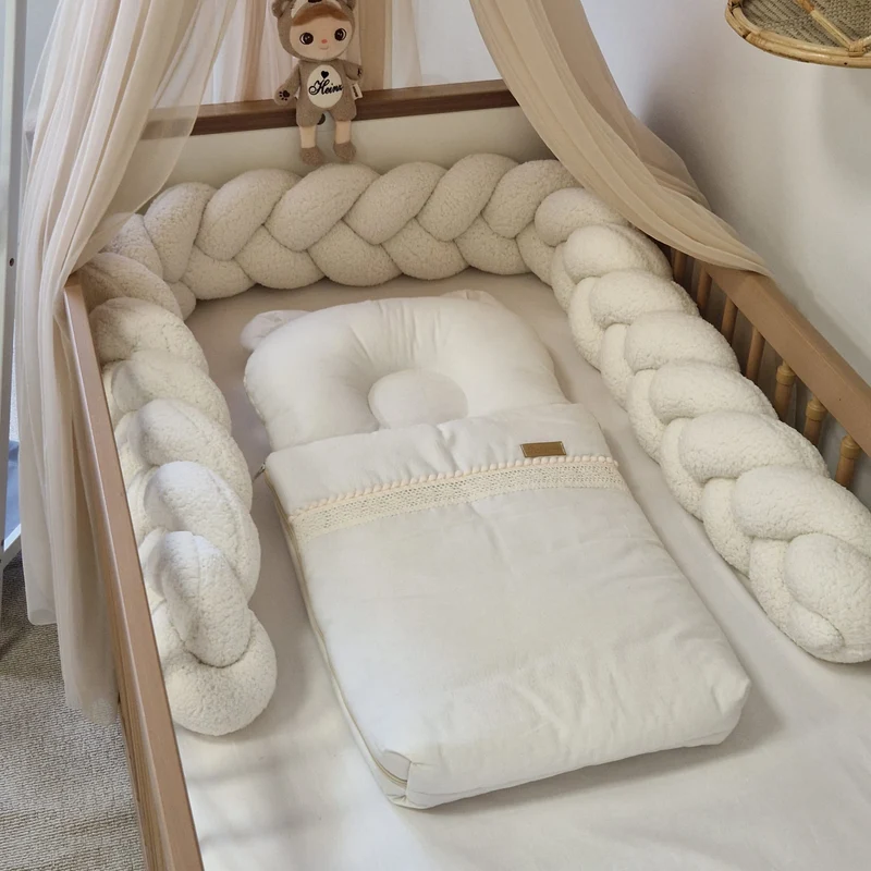 Premium Babyschlafsack Boho Natural mit Spitze & Bommelchen | Ecru | 75 cm | 2,5 TOG