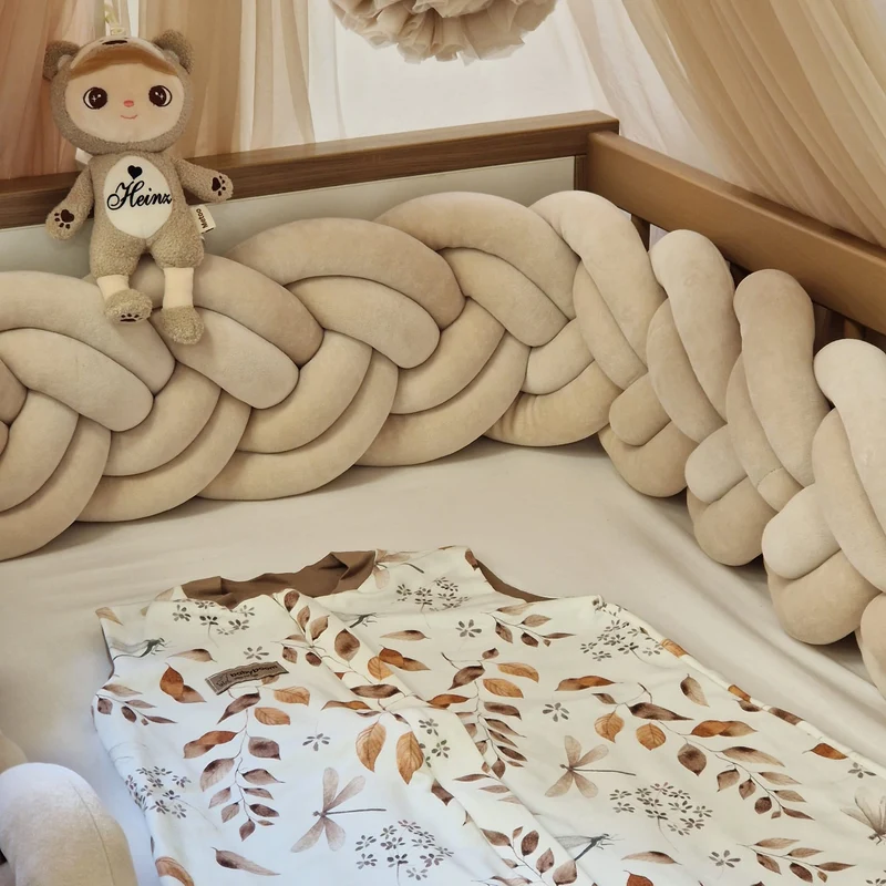 Drehbarer Ganzjahres-Schlafsack | Schlummersack mit Füßen | Herbstblätter & Beige | 80 cm | 0,5 TOG