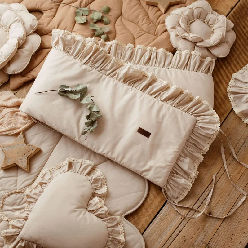 Bettumrandung RETRO ROMANTIC mit Rüschen & beige Spitze | Baumwolle