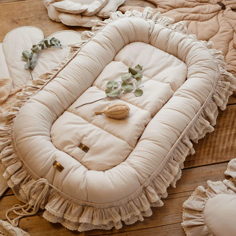 Premium Babynest RETRO ROMANTIC mit Rüschen & beige Spitze | Baumwolle