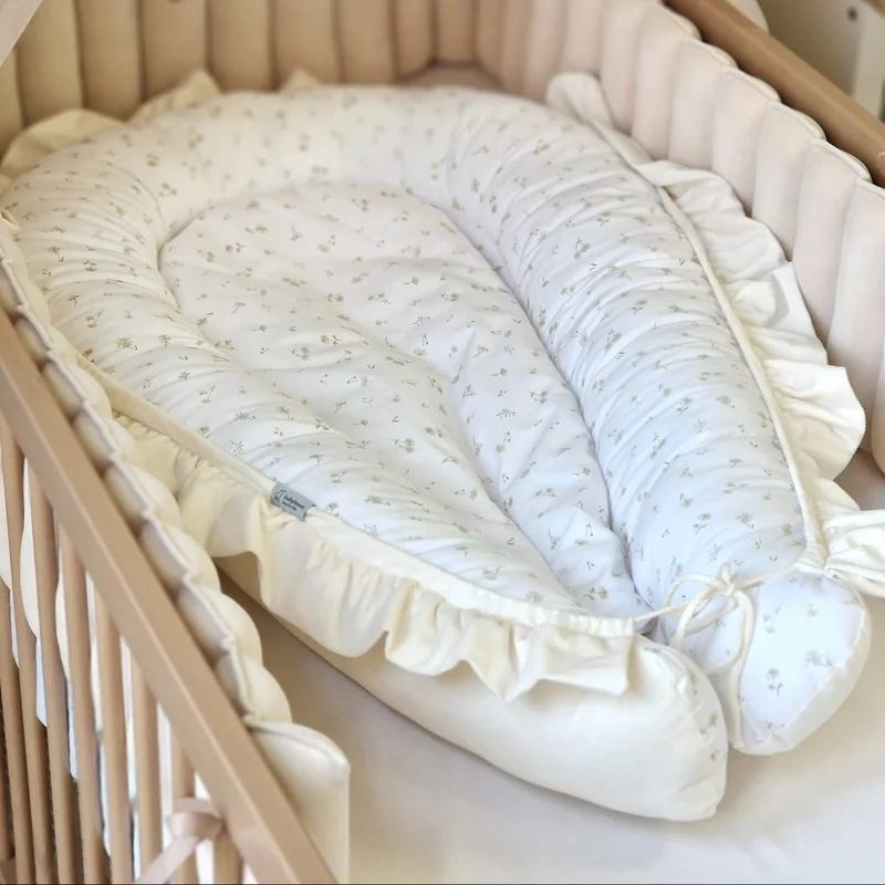 Babynest mit Rüschen | Premium Baumwolle & Samt