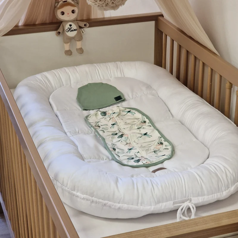 Pucksack für Neugeborene & Frühchen | Premium Jersey-Stoff inkl. eine Baby-Mütze | Eukalyptus & Salbeigrün