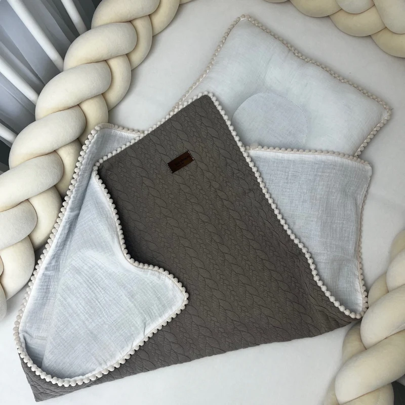 Sommerdecke mit Bommelchen inkl. Kissen | Musselinstoff & Jersey Zopfmuster