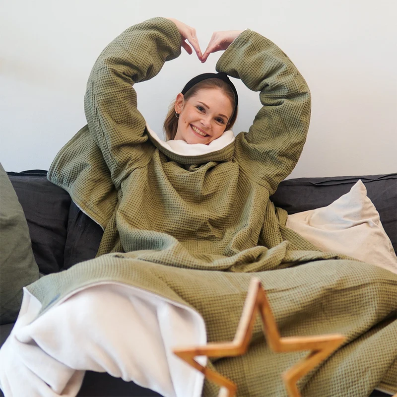 Kuscheldecke mit Ärmeln · Vollkommen · Oliv · Sandweiß