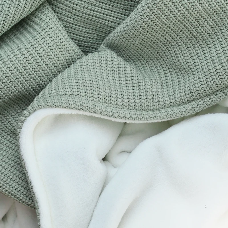 Kuscheldecke mit Baumwollstrick · Pistazie