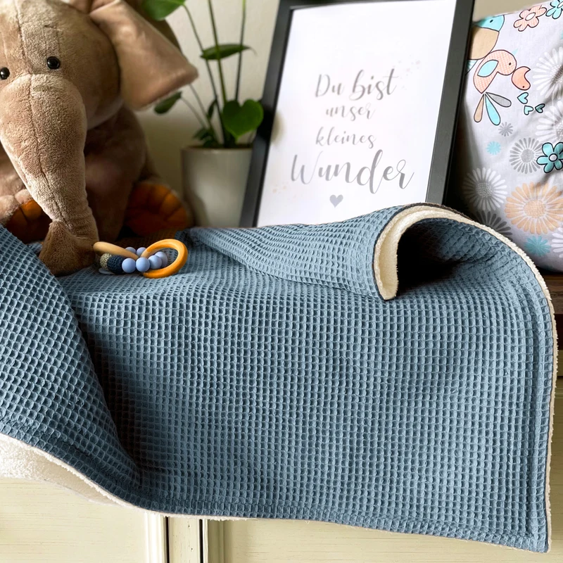 Babydecke mit Namen - 70 x 100 cm • Woklenblau