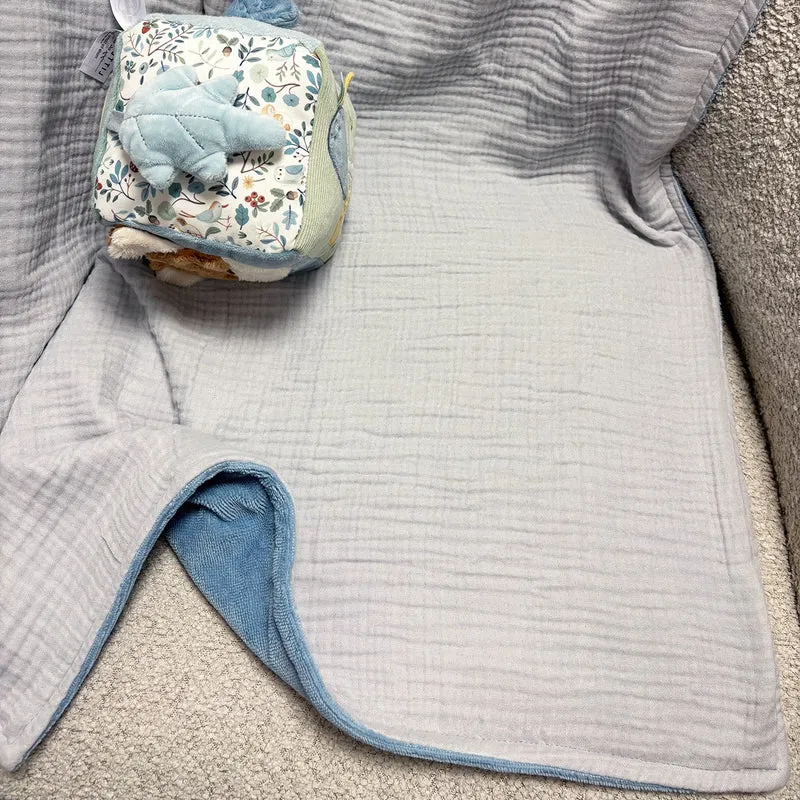 Musselin Babydecke mit Namen - 70 x 100 cm • Blau-Grau