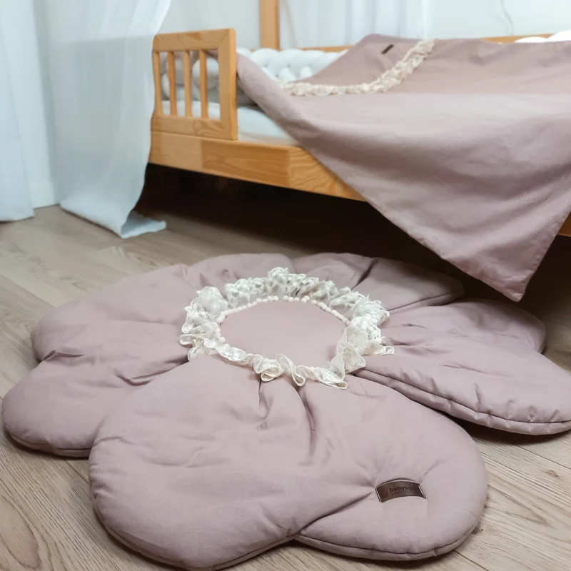 Spielmatte | Krabbeldecke | Dekoration "Blume" mit Spitze | Baumwolle