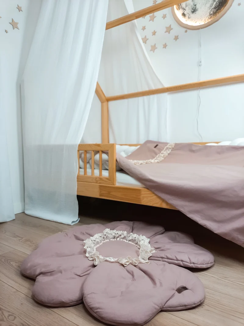 Spielmatte | Krabbeldecke | Dekoration "Blume" mit Spitze | Baumwolle