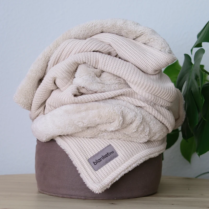 Kuscheldecke mit Baumwollstrick · Creme