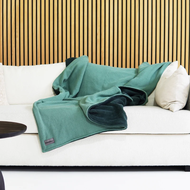Kuscheldecke mit Baumwollstrick · Seegrün-Smaragdgrün