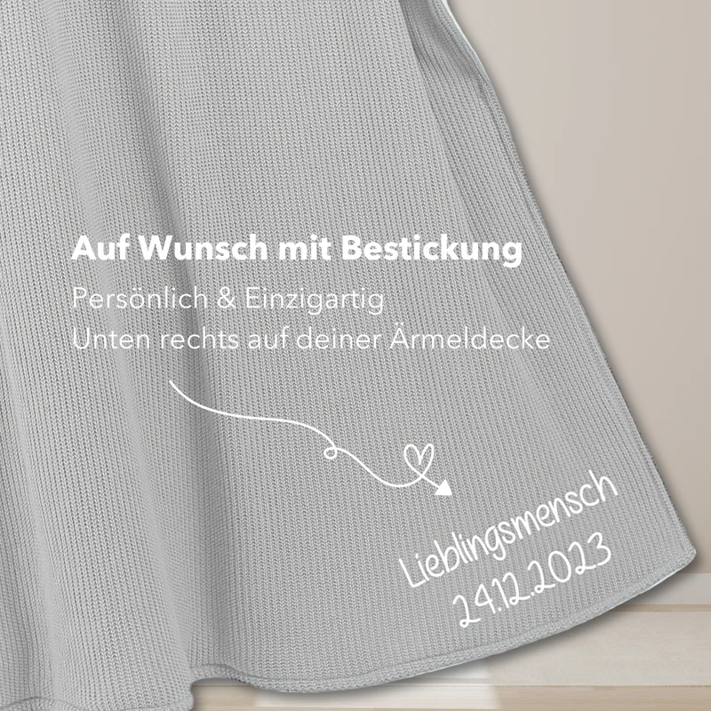 Kuscheldecke mit Ärmeln · Baumwollstrick · Seidengrau