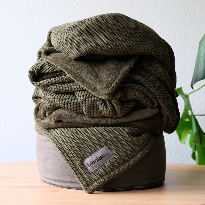 Kuscheldecke mit Baumwollstrick · Dunkelgrün