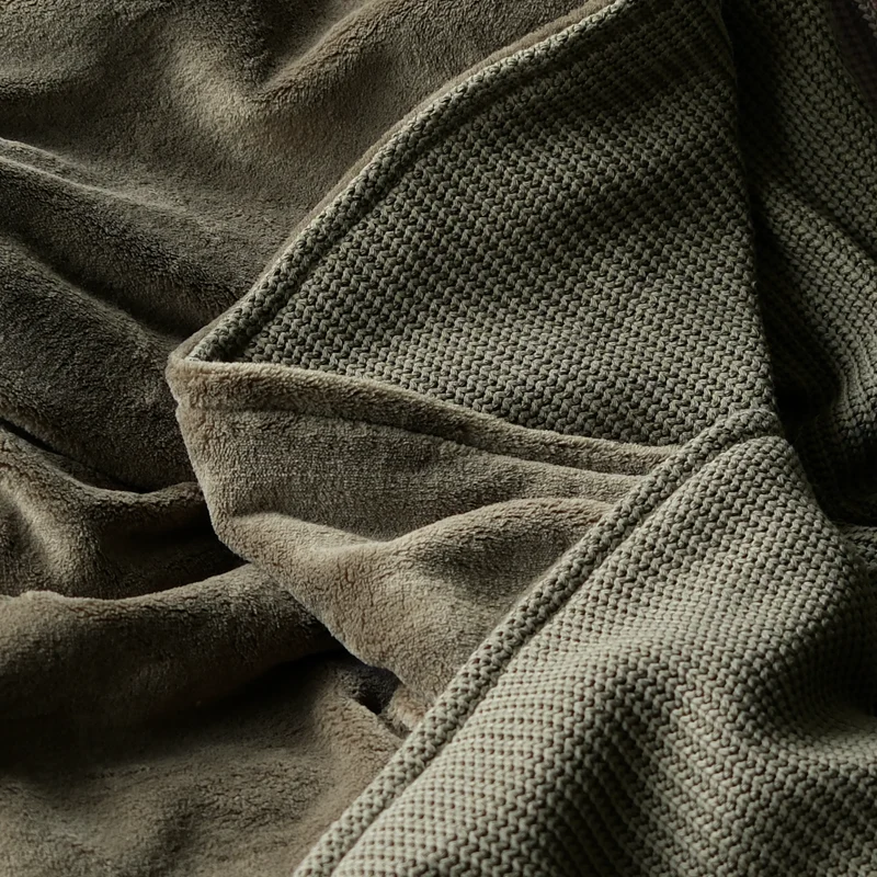 Kuscheldecke mit Baumwollstrick · Dunkelgrün
