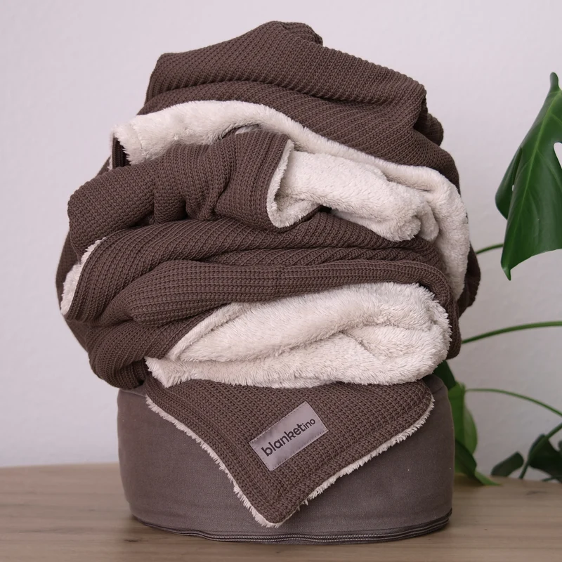Kuscheldecke mit Baumwollstrick · Espresso Braun