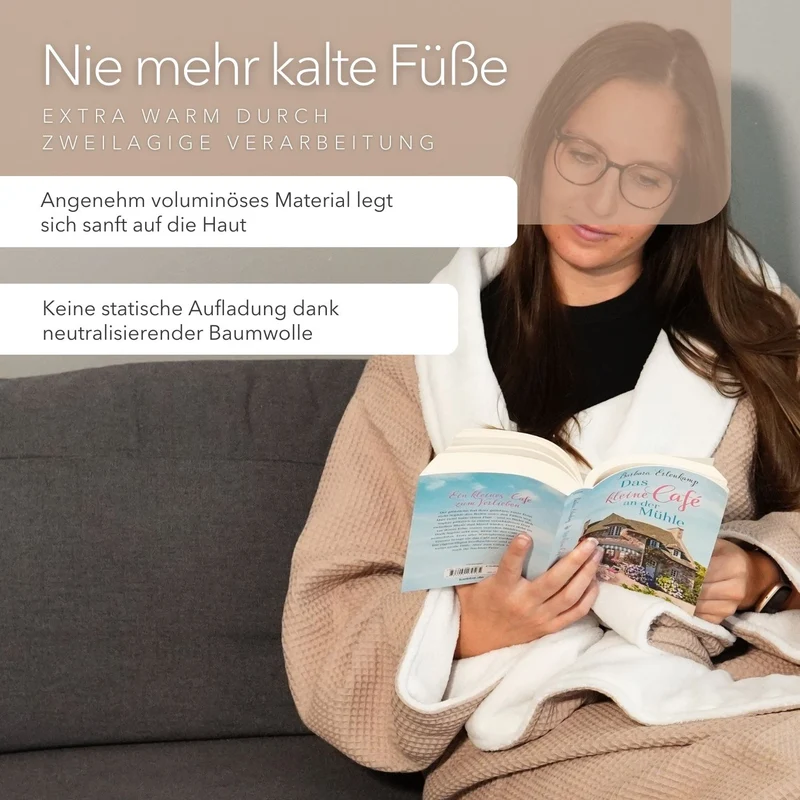 Kuscheldecke mit Ärmeln · Vollkommen · Latte Macchiato · Sandweiß