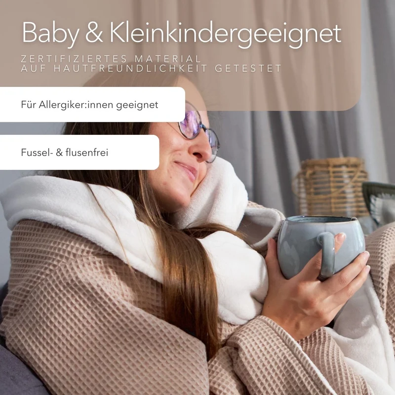 Kuscheldecke mit Ärmeln · Vollkommen · Latte Macchiato · Sandweiß