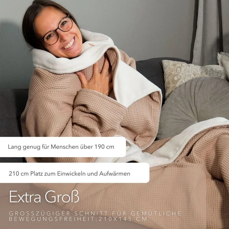 Kuscheldecke mit Ärmeln · Vollkommen · Latte Macchiato · Sandweiß