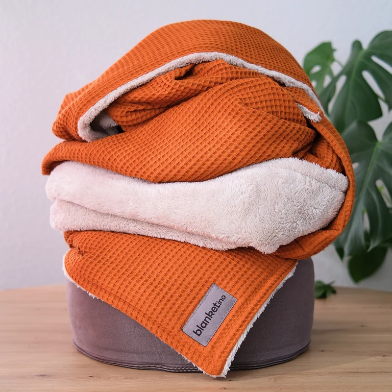 Kuscheldecke "Vollkommen" Cognac · Beige