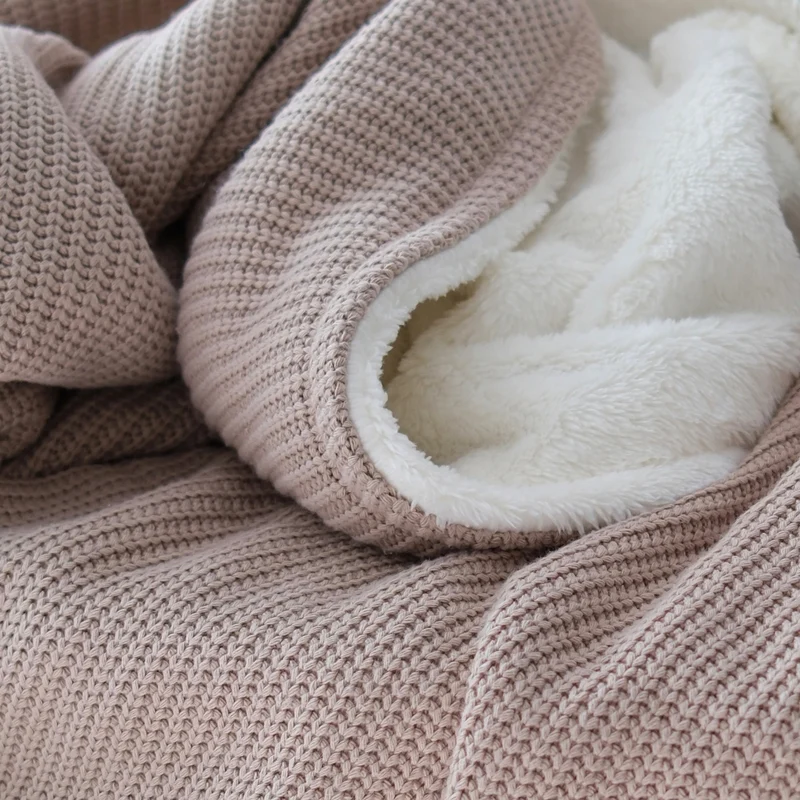 Kuscheldecke mit Baumwollstrick · Champagner