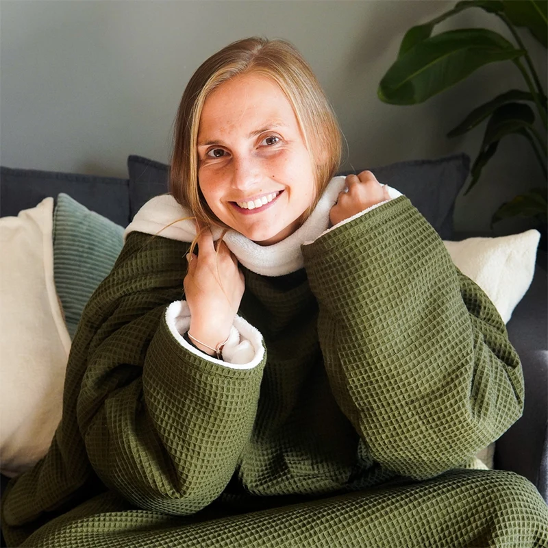 Kuscheldecke mit Ärmeln · Vollkommen · Waldgrün · Sandweiß