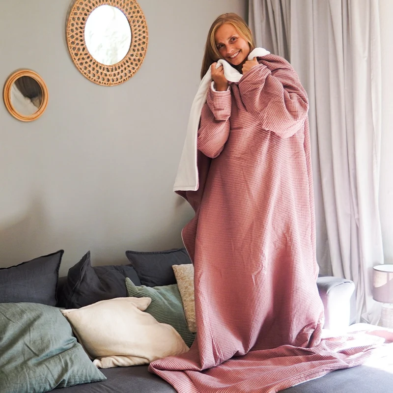 Kuscheldecke mit Ärmeln · Vollkommen · Altrosa · Sandweiß