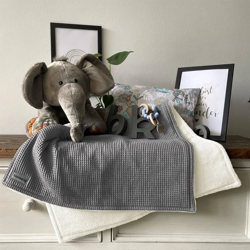 Babydecke mit Namen - 70 x 100 cm • Grau