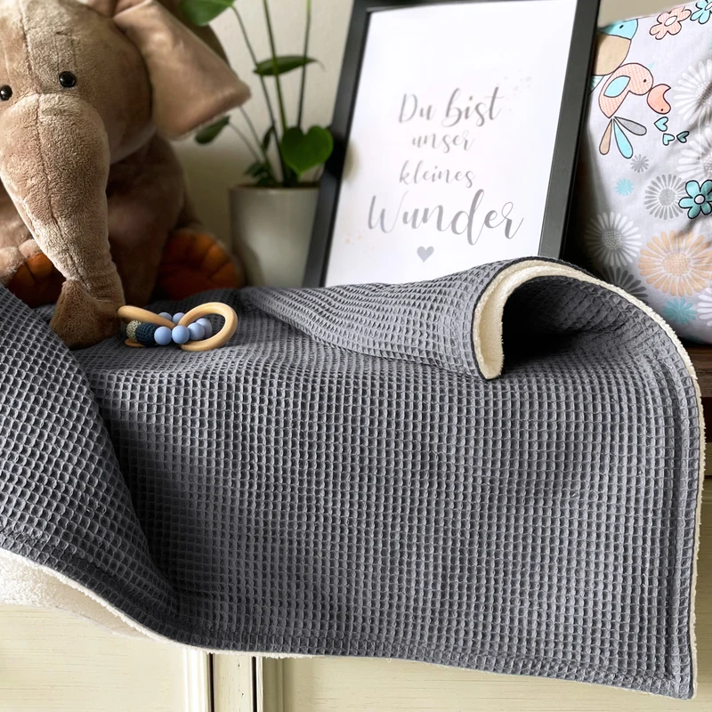 Babydecke mit Namen - 70 x 100 cm • Grau