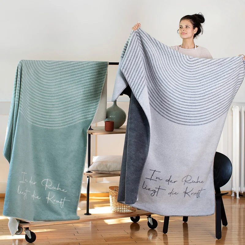Nordic Wohndecke In der Ruhe liegt die Kraft beige