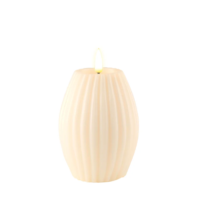 DELUXE gerillte LED Kerze Cremefarben 7,5 x 10 cm