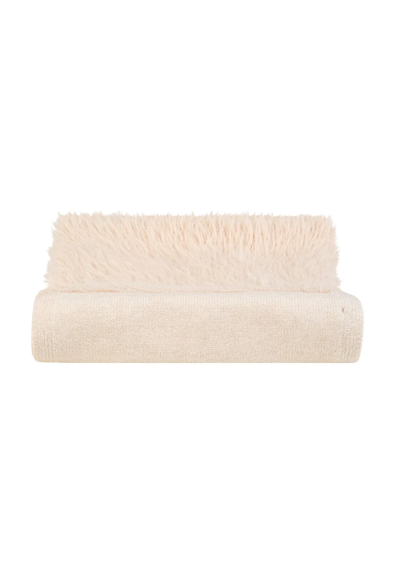 Strickschal mit Pelz-Kanten
