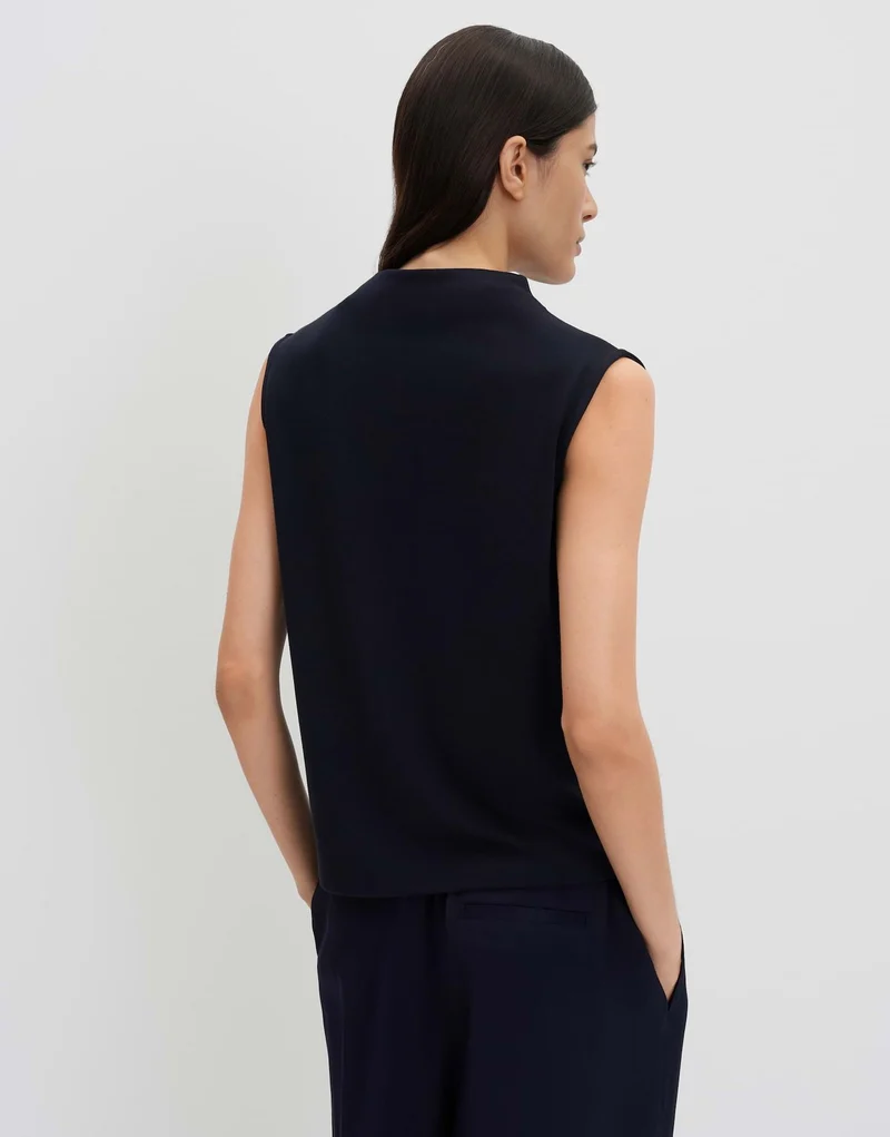 Kondie, true navy