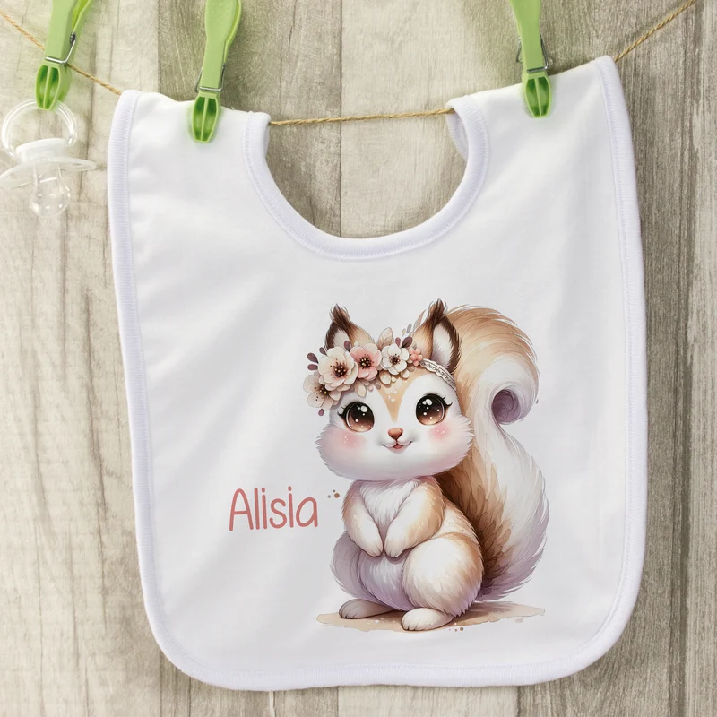 Baby Lätzchen mit niedlichem Eichhörnchen