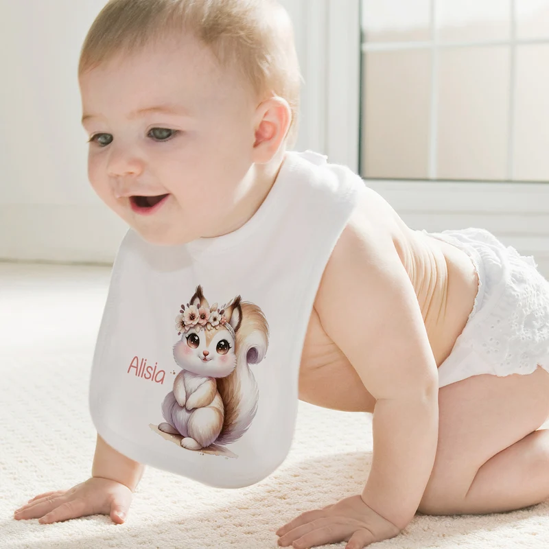 Baby Lätzchen mit niedlichem Eichhörnchen