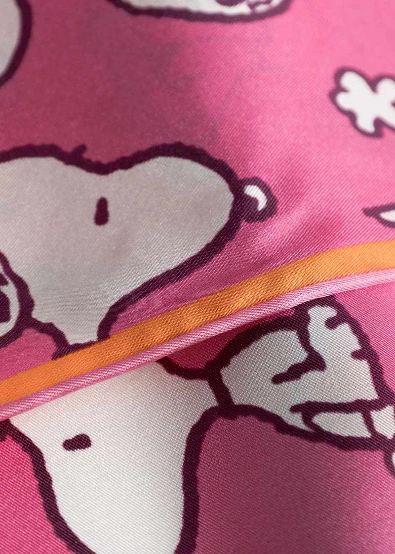 Peanuts Nickituch aus reiner Seide mit SNOOPY ALL OVER-Muster