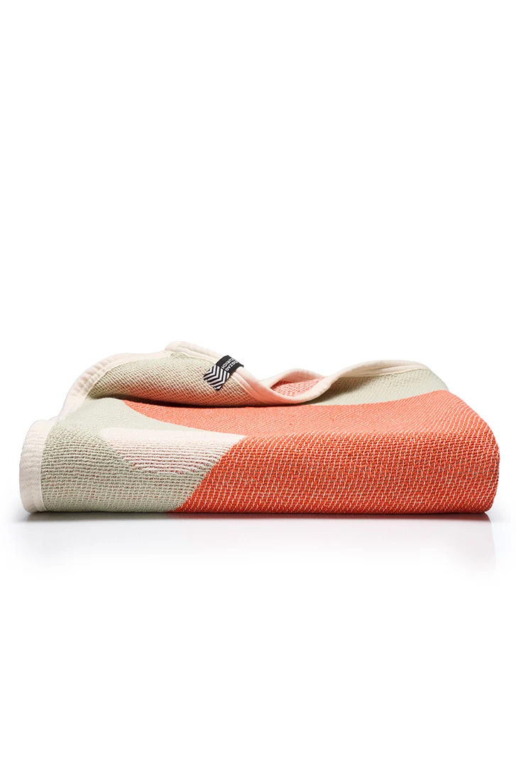 Cotton Blanket “Marble Race” by Federico Angi
