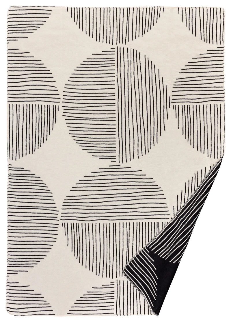 Jona Kuscheldecke Black – Bio-Baumwolldecke 150 × 200 cm | Richter