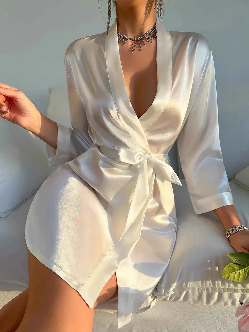 Eleganter Satin-Nachtmantel für Damen – Luxuriöses, langärmeliges Nachthemd mit V-Ausschnitt und Gürtel