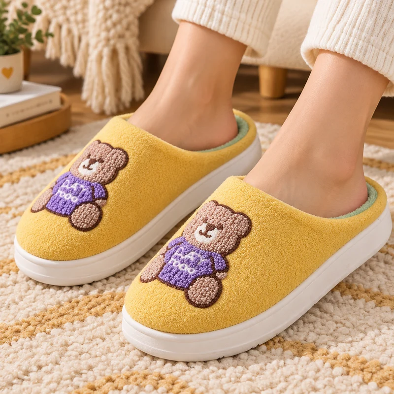 Genießen Sie höchsten Komfort mit den Wollpantoffeln mit Cartoon-Bärenmotiv für Damen
