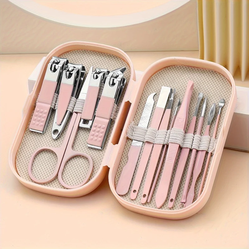 Ein 14-teiliges Maniküre- und Pediküre-Set aus Edelstahl, inklusive moderner Nagelknipser mit konkaven Kanten und Pflegeinstrumenten, sowie einer praktischen Aufbewahrungsbox – ein geruchsneutrales Nagelpflege-Set für Damen und Herren.