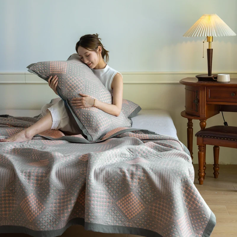 Kuscheln Sie sich in unsere Tagesdecke aus 100 % Baumwolle ein – luxuriöser Retro-Charme