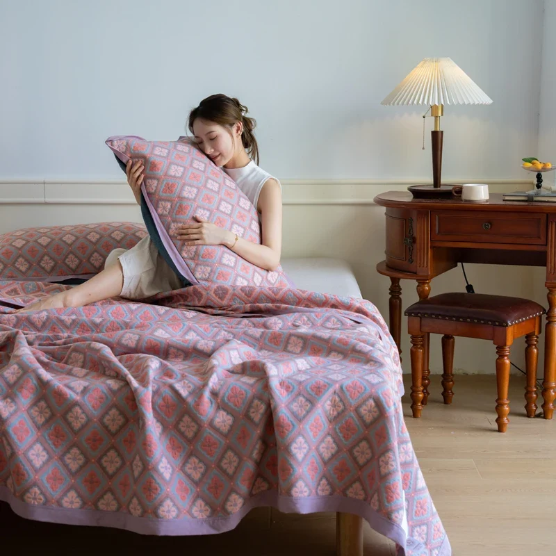 Kuscheln Sie sich in unsere Tagesdecke aus 100 % Baumwolle ein – luxuriöser Retro-Charme
