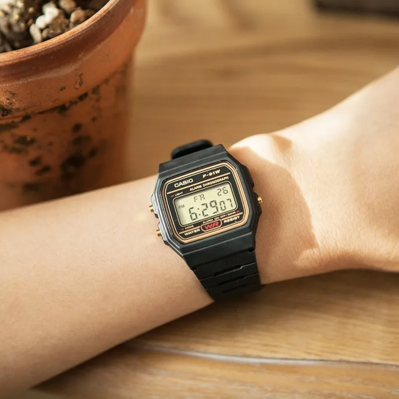 Casio F91W Retro-Wasserdichte Uhr - Modische, schlichte, kleine, quadratische elektronische Uhr mit LCD-Display